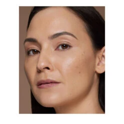 Orcé Come Closer Foundation -Augustinus Bader Beauty Store Orce come closer serum foundation 30N Ume model